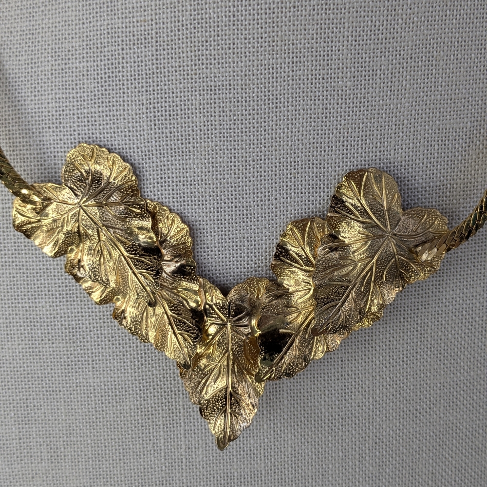 *Bundle and SAVE* Vintage Gold Leaf Necklace - Picture 2 of 6